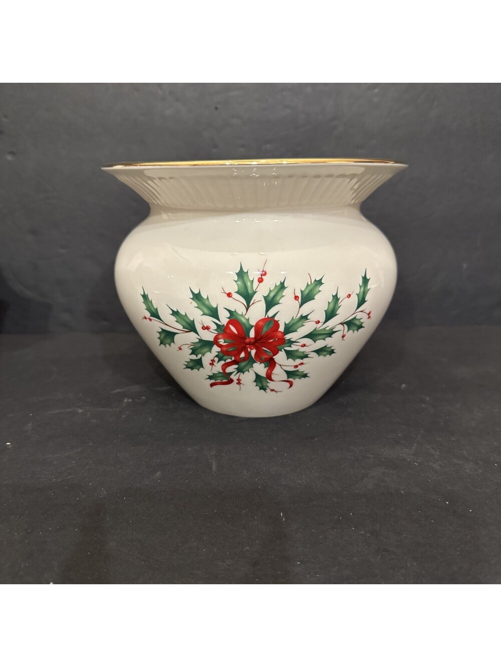 Vintage Lenox Holiday Cachepot Planter Vase Bowl Holly Berry 5.5” H X 6.75” W